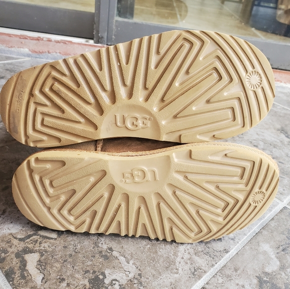 UGG classic short II chestnut medium tan uggs boots booties size 4 - Picture 9 of 11